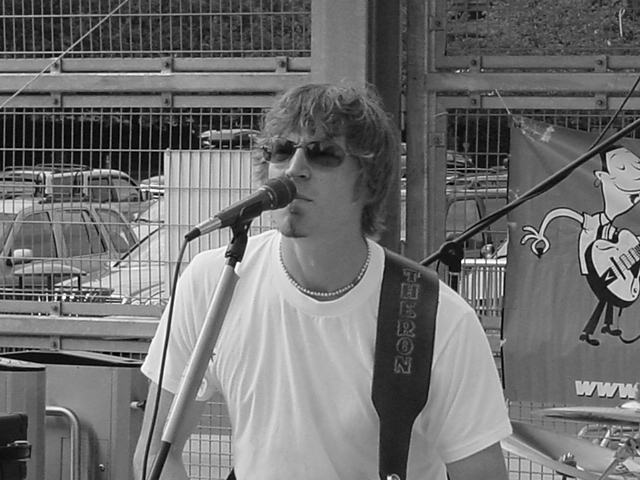 Hmmm... I wonder what Joe Strummer would sing in this situation?